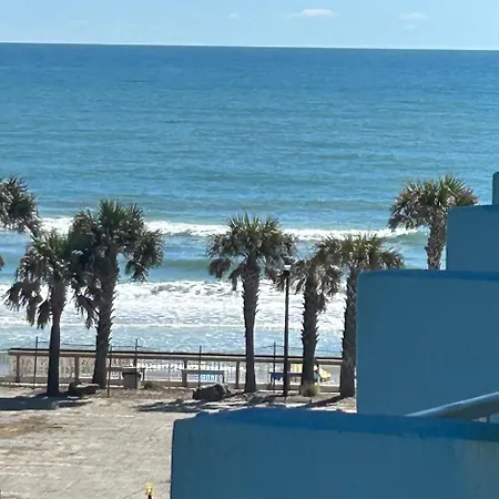 Luxury Beach Condo With Pool And Tiki Bar!